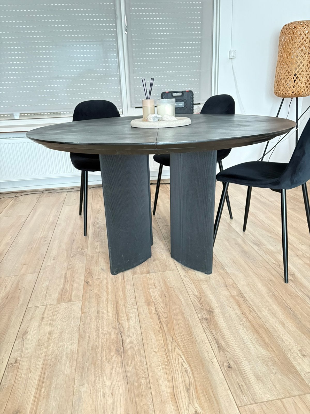 ARCO design eettafel Ø130 cm – zwart MOET WEG!!, Huis en Inrichting, Ophalen, Gebruikt, Rond, 100 tot 150 cm
