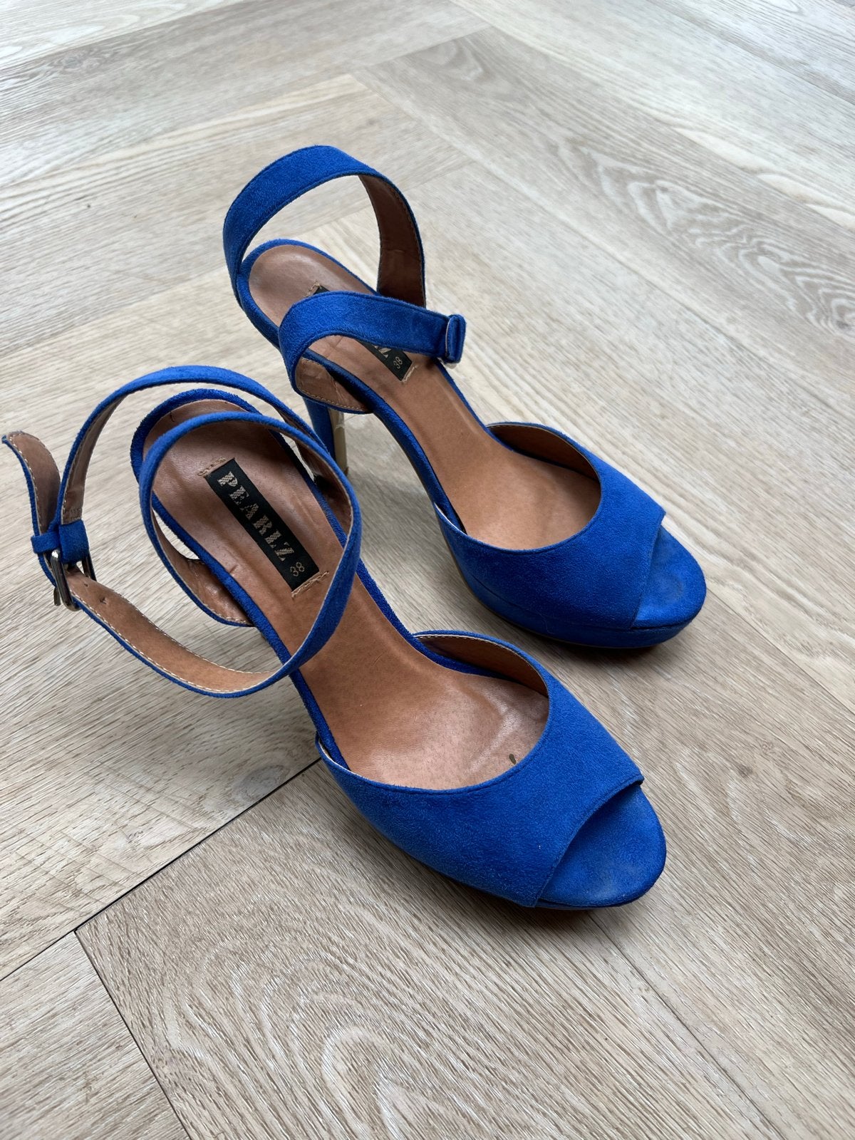 Pearlz blauwe suède pump met hoge hak, maat 38, Kleding | Dames, Schoenen, Blauw, Zo goed als nieuw, Sandalen of Muiltjes, Ophalen of Verzenden