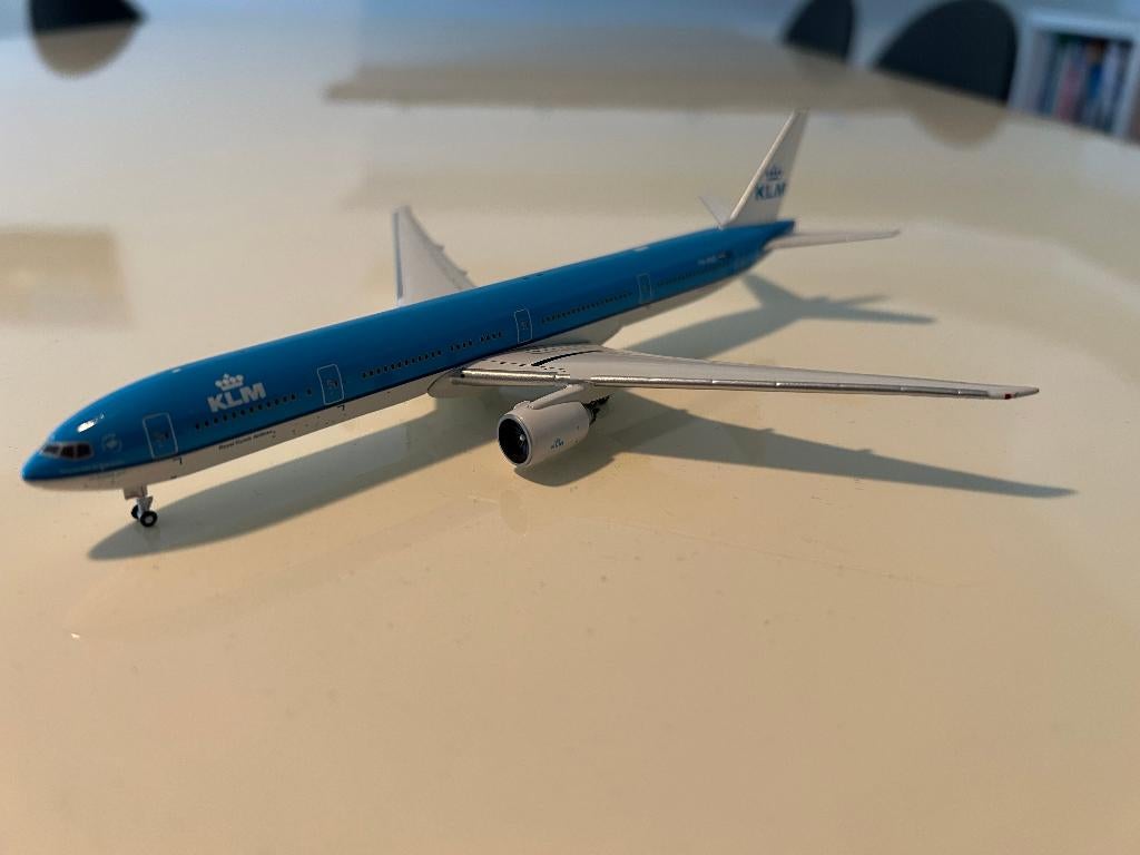 KLM Boeing 777 1:400, Verzamelen, Ophalen of Verzenden, Zo goed als nieuw, Schaalmodel