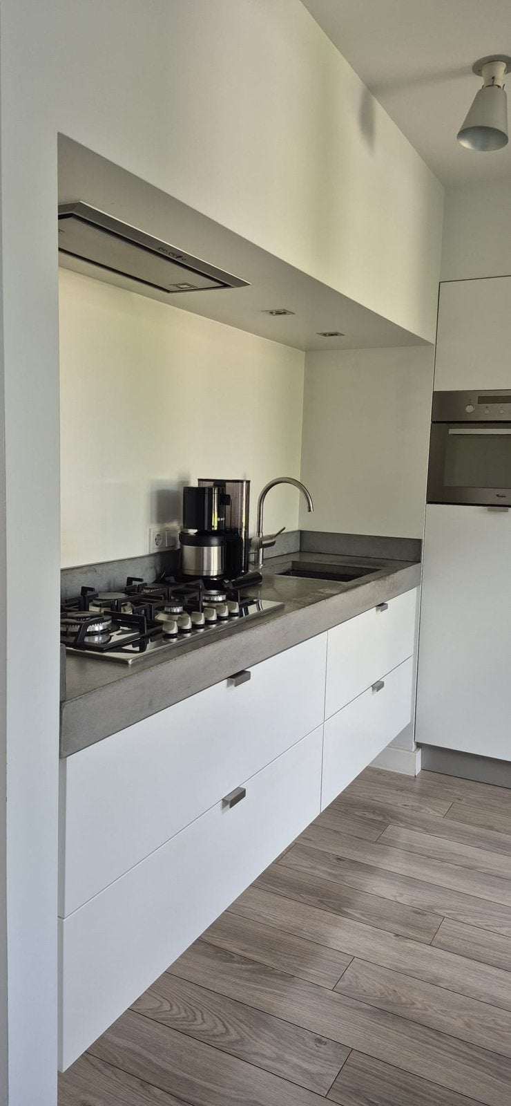 Mooie eigentijdse keuken met apparatuur, Huis en Inrichting, Keuken | Complete keukens, Ophalen, Gebruikt, Wit, Hoekkeuken