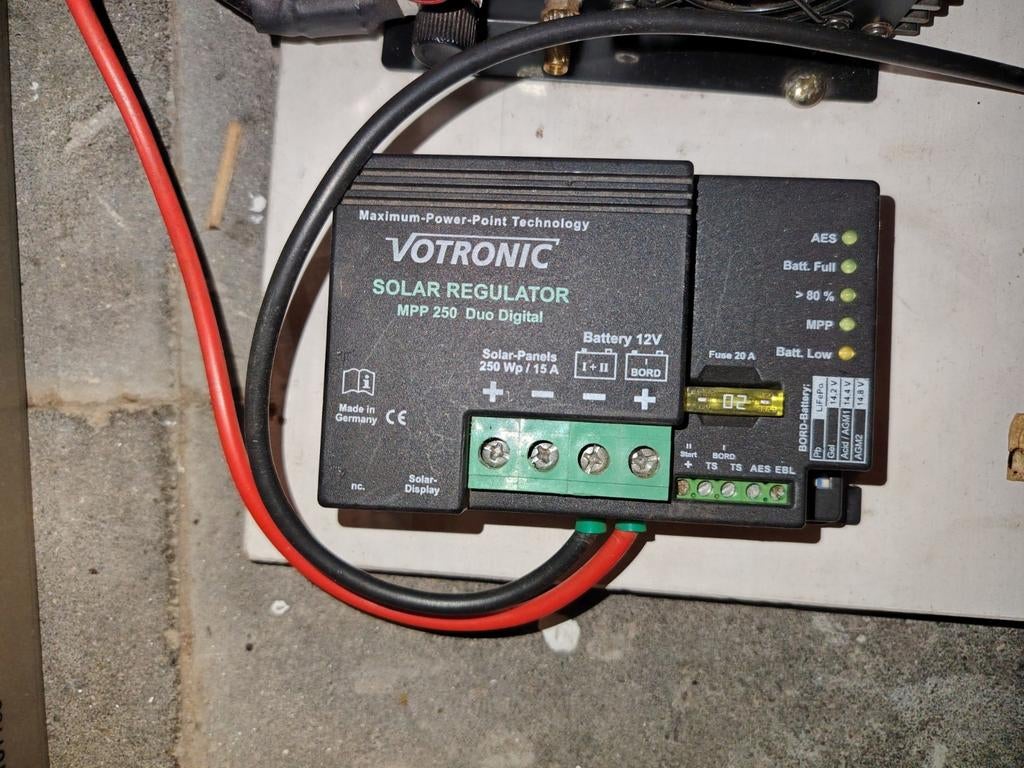 VOTRONIC MPP 250 Duo Digital Solar Regulator laadregelaar, Ophalen of Verzenden, Zo goed als nieuw