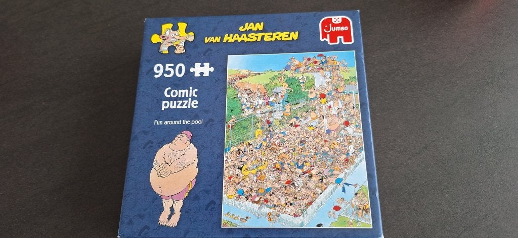 Jan van Haasteren - Fun around the pool, Hobby en Vrije tijd, Denksport en Puzzels, Ophalen of Verzenden, 500 t/m 1500 stukjes