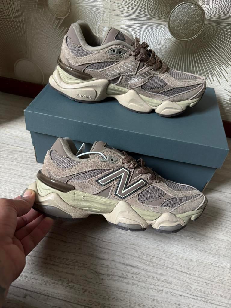 New balance 9060 37 tot 42, Ophalen of Verzenden, Zo goed als nieuw