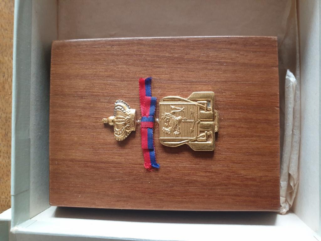 Officierskruis XV 1987 - Goede Staat, Ophalen of Verzenden, Overige soorten, Nederland, Lintje, Medaille of Wings
