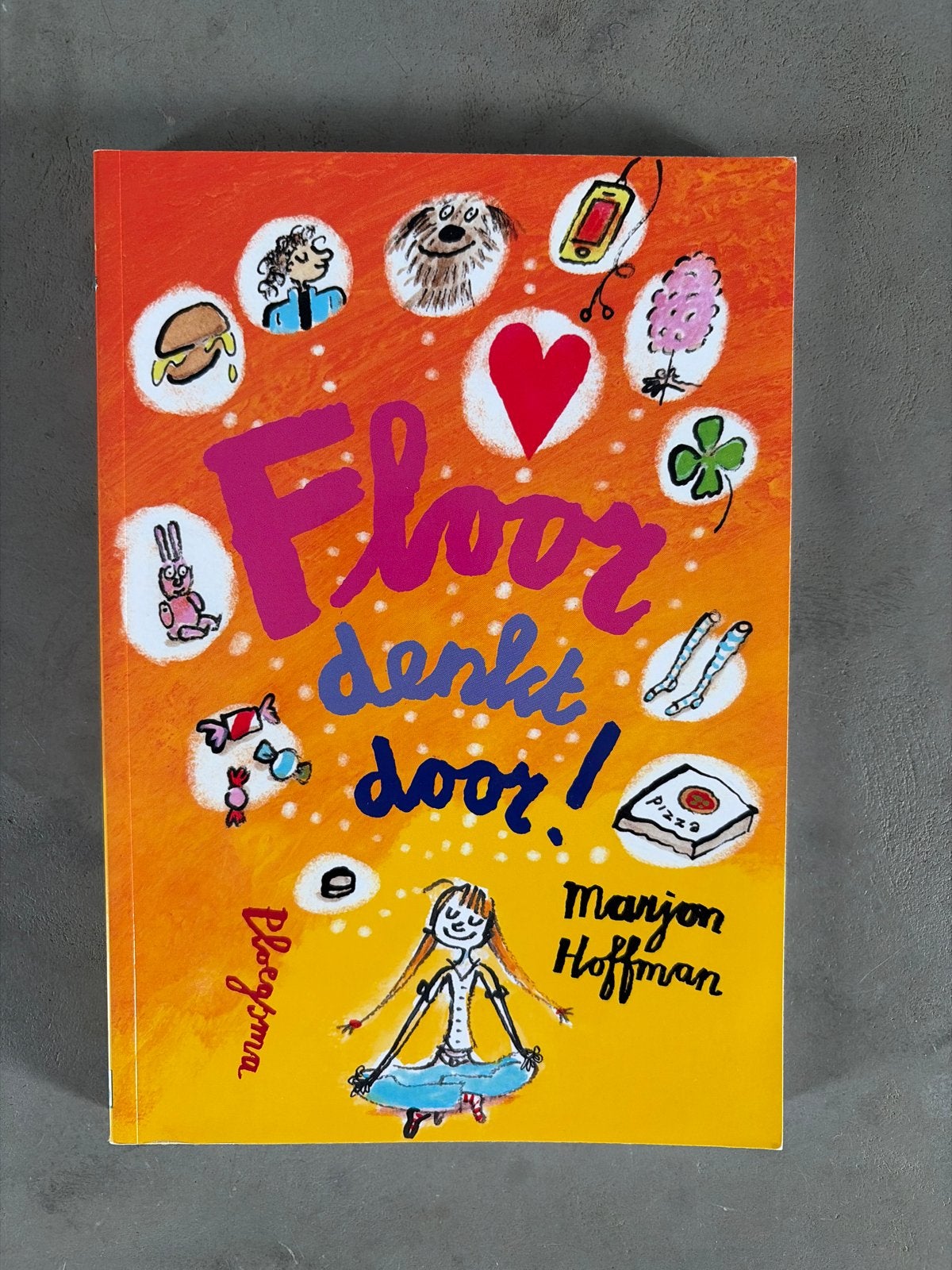Floor denkt door! - Marjon Hoffman (Softcover), Ophalen, Gelezen, Fictie algemeen
