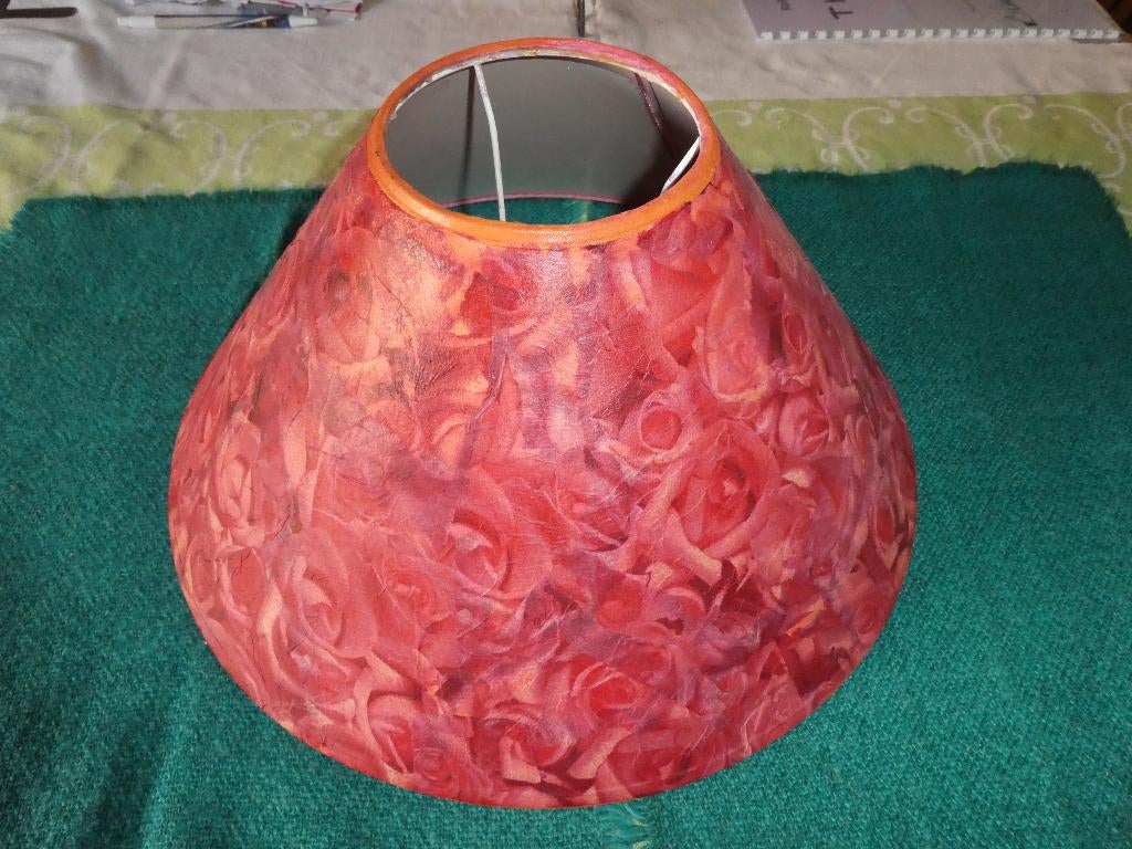 A lijn lampenkap, voorzien van roosmotief laag papier, Ophalen of Verzenden, Zo goed als nieuw, Rood, Rond