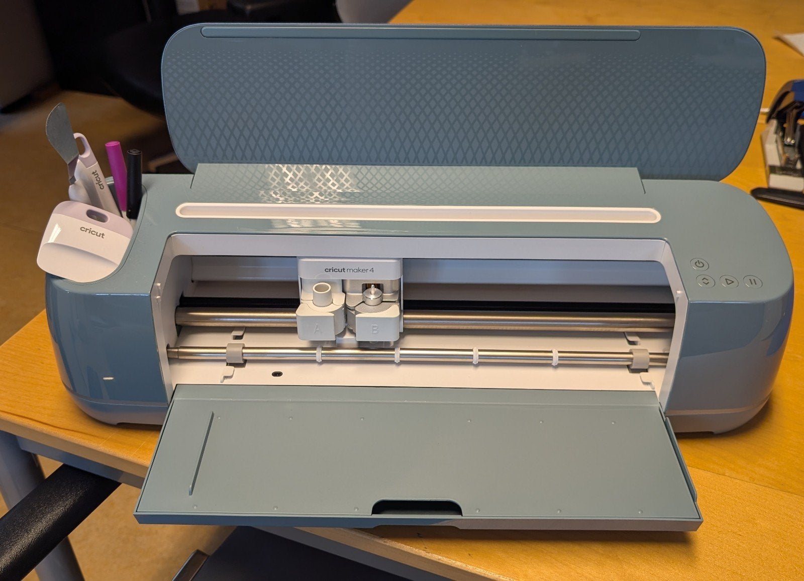 Cricut Maker 4 met EasyPress Mini en materialen, Hobby en Vrije tijd, Knutselen, Zo goed als nieuw, Machine, Elektrisch, Geschikt voor karton