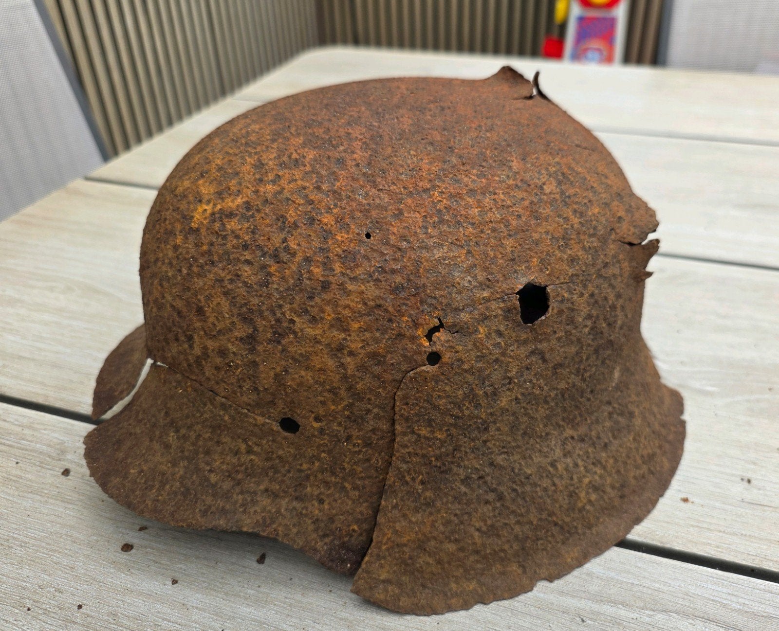 Duitse Helm WW2 Militaria Battle Damage, Verzamelen, Ophalen of Verzenden, Duitsland, Helm of Baret