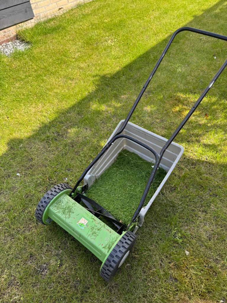 Handgrasmaaier met opvangbak, Tuin en Terras, Grasmaaiers, Gebruikt, Handgrasmaaier, 30 t/m 39 cm, Kooimesmaaier, Opvangbak, Ophalen