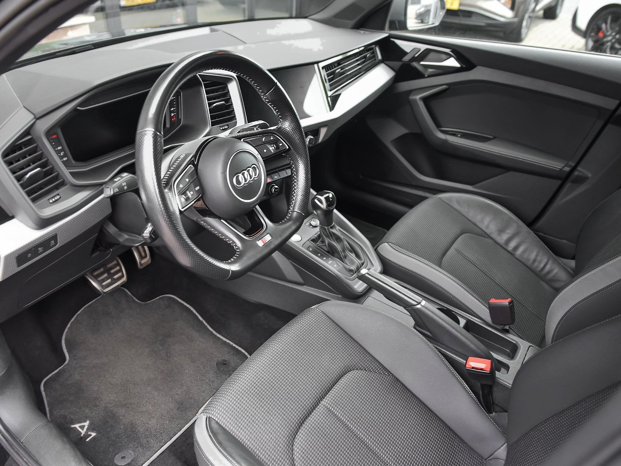 Audi A1 Sportback 40 TFSI Pro Line S Keyless Matrix Apple Ca, Auto's, 4 cilinders, 1984 cc, Leder en Stof, Zwart