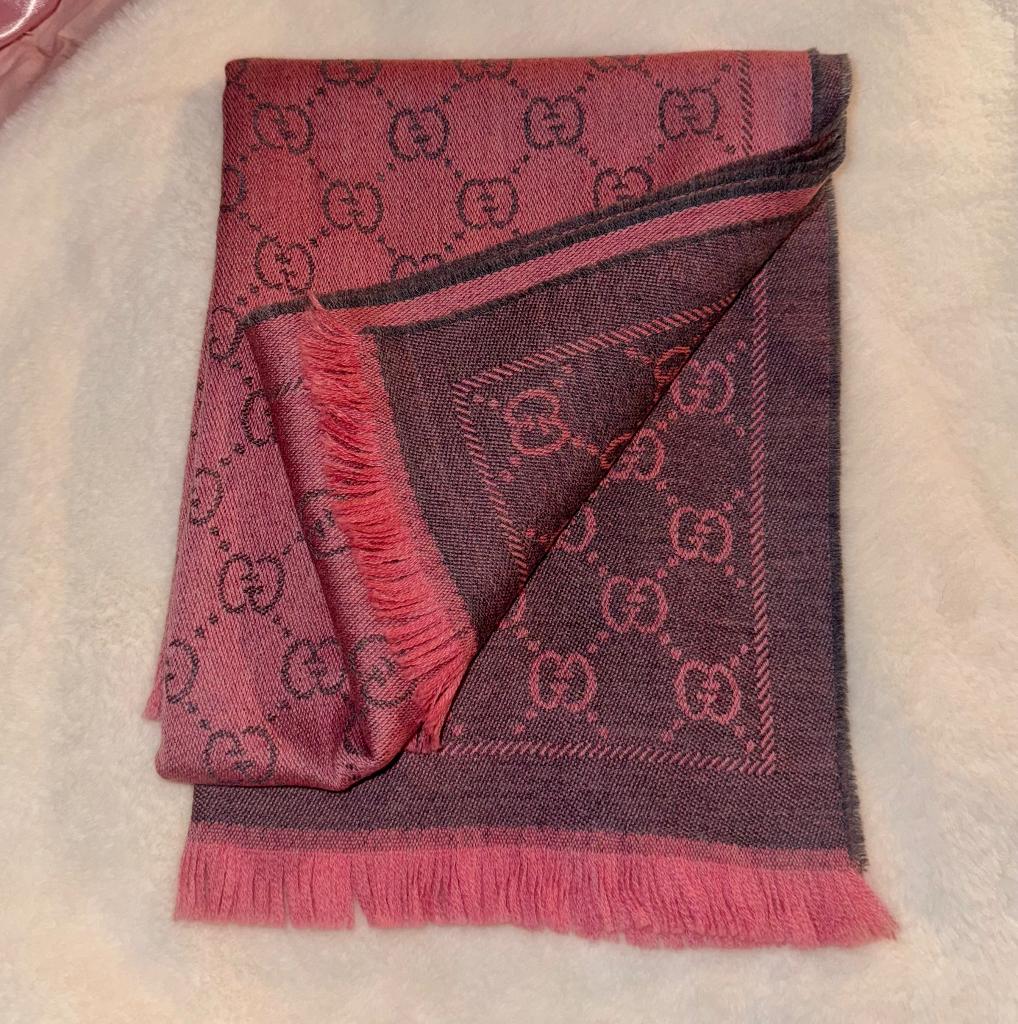NEW Gucci sjaal (origineel met bon), Nieuw, Ophalen of Verzenden, Gucci, Maat 36 (S)