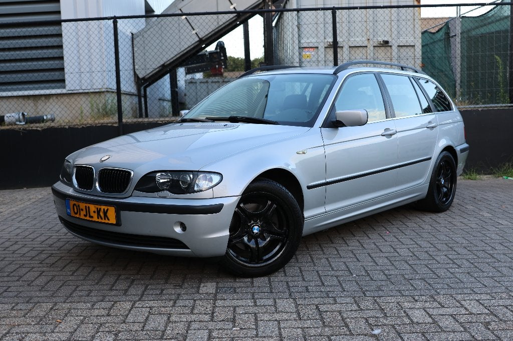 BMW 3-Serie E46 325i Touring | Airco | Cruise | Trekhaak |, Auto's, Achterwielaandrijving, Zwart, 1435 kg, Leder en Stof