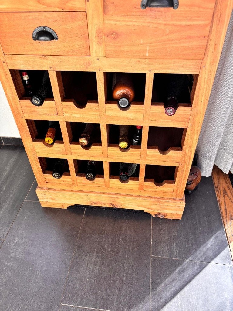 Gave houten (wijn)kast met aan de bovenkant glazen raampjes, Ophalen, Gebruikt, Teakhout, Met lade(s)