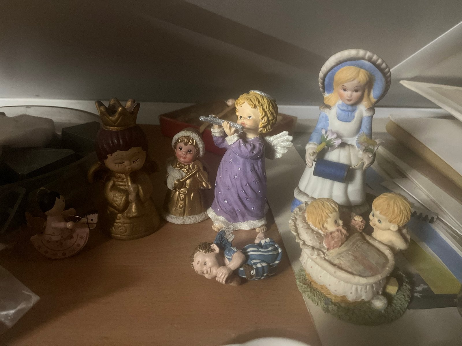 Diverse decoratieve beeldjes: engelen, kerststal, kinderen, Verzamelen, Verzenden, Gebruikt, Mens