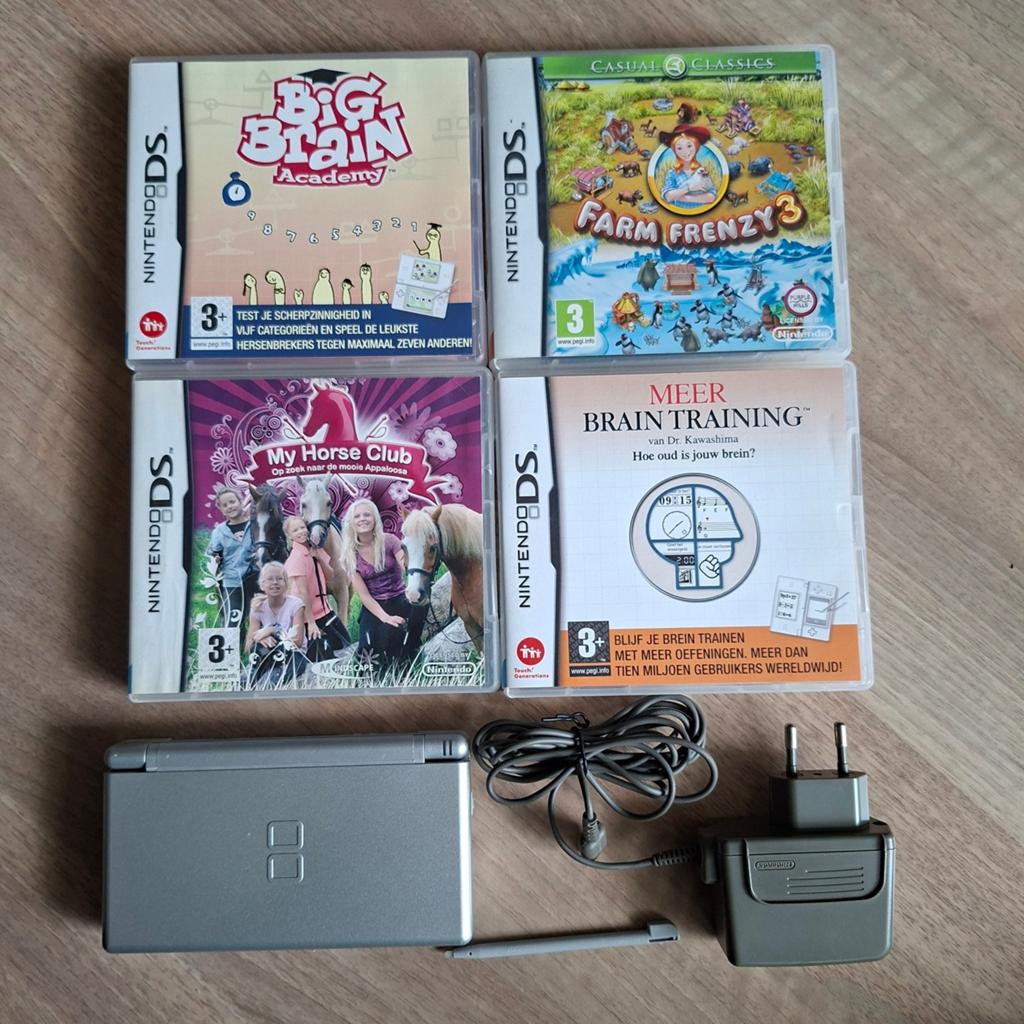 Nintendo DS Lite met 4 spellen en oplader, Spelcomputers en Games, Spelcomputers | Nintendo DS, Ophalen of Verzenden