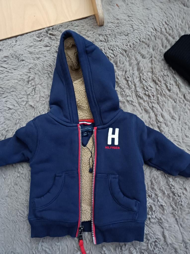 Tommy Hilfiger trui, Kinderen en Baby's, Babykleding | Maat 50, Ophalen of Verzenden, Zo goed als nieuw, Jongetje, Truitje of Vestje