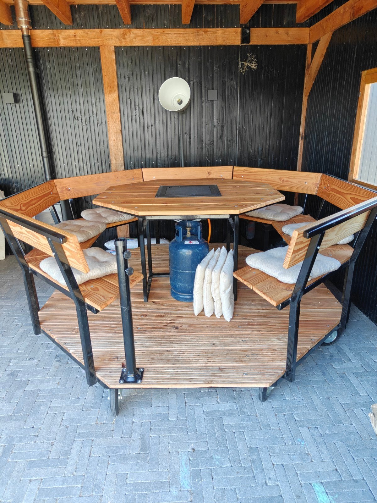 Verrijdbare BBQ / grilltafel met rondzit, Ophalen, Zo goed als nieuw, Hout
