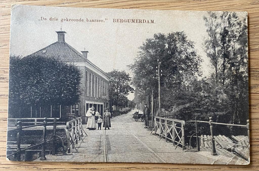 Oude ansichtkaart Bergumerdam De drie gekroonde baarzen, Ophalen of Verzenden, Voor 1920, Gelopen, Friesland
