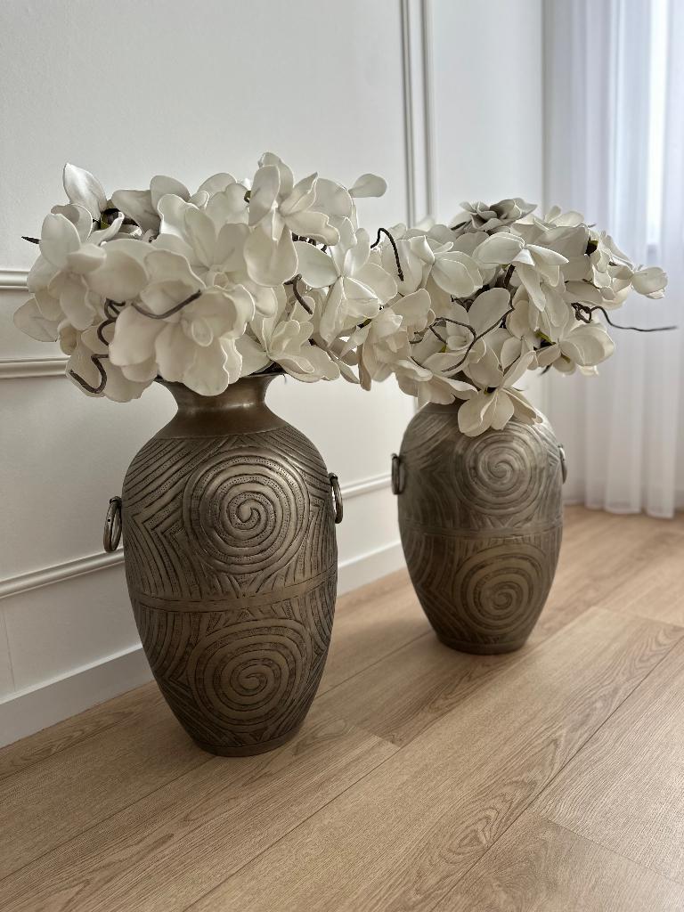 2 bronskleurige vazen met bloemen, Ophalen, Overige materialen, Overige kleuren, 50 tot 75 cm