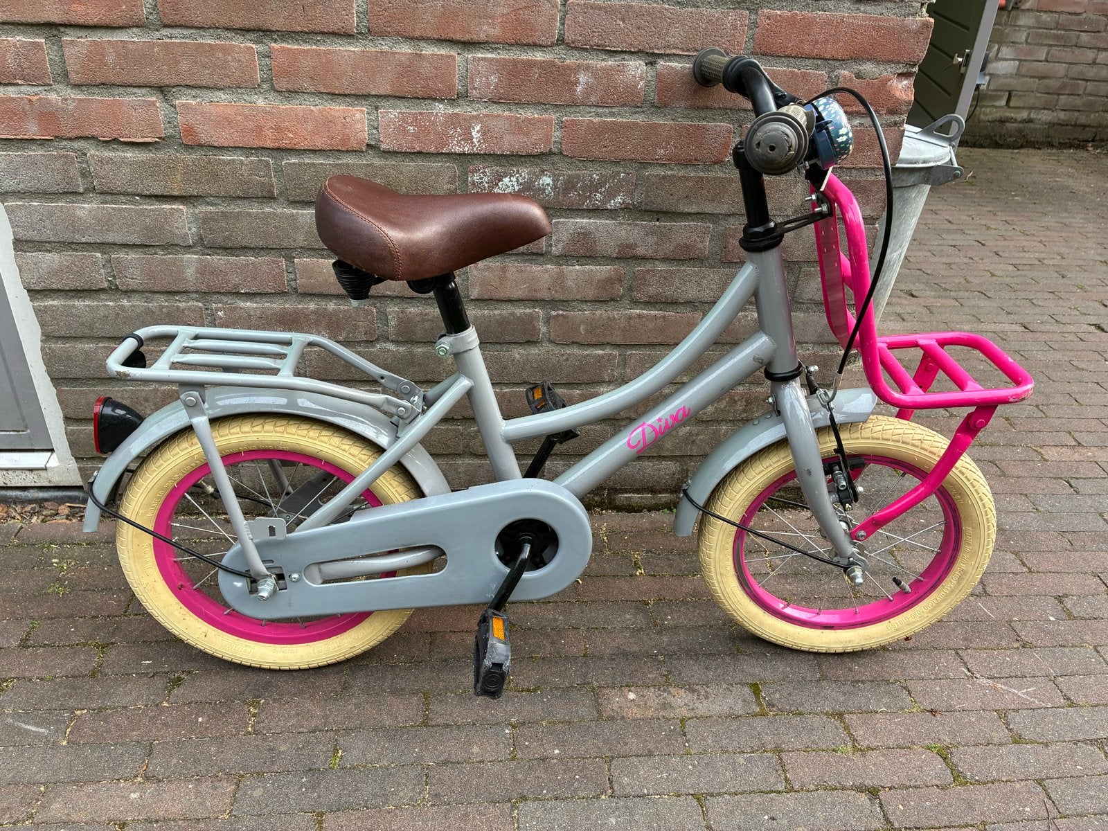 Meisjesfiets 14 inch met set zijwieltjes, Fietsen en Brommers, Ophalen, Gebruikt, Velgrem, 14 inch of minder