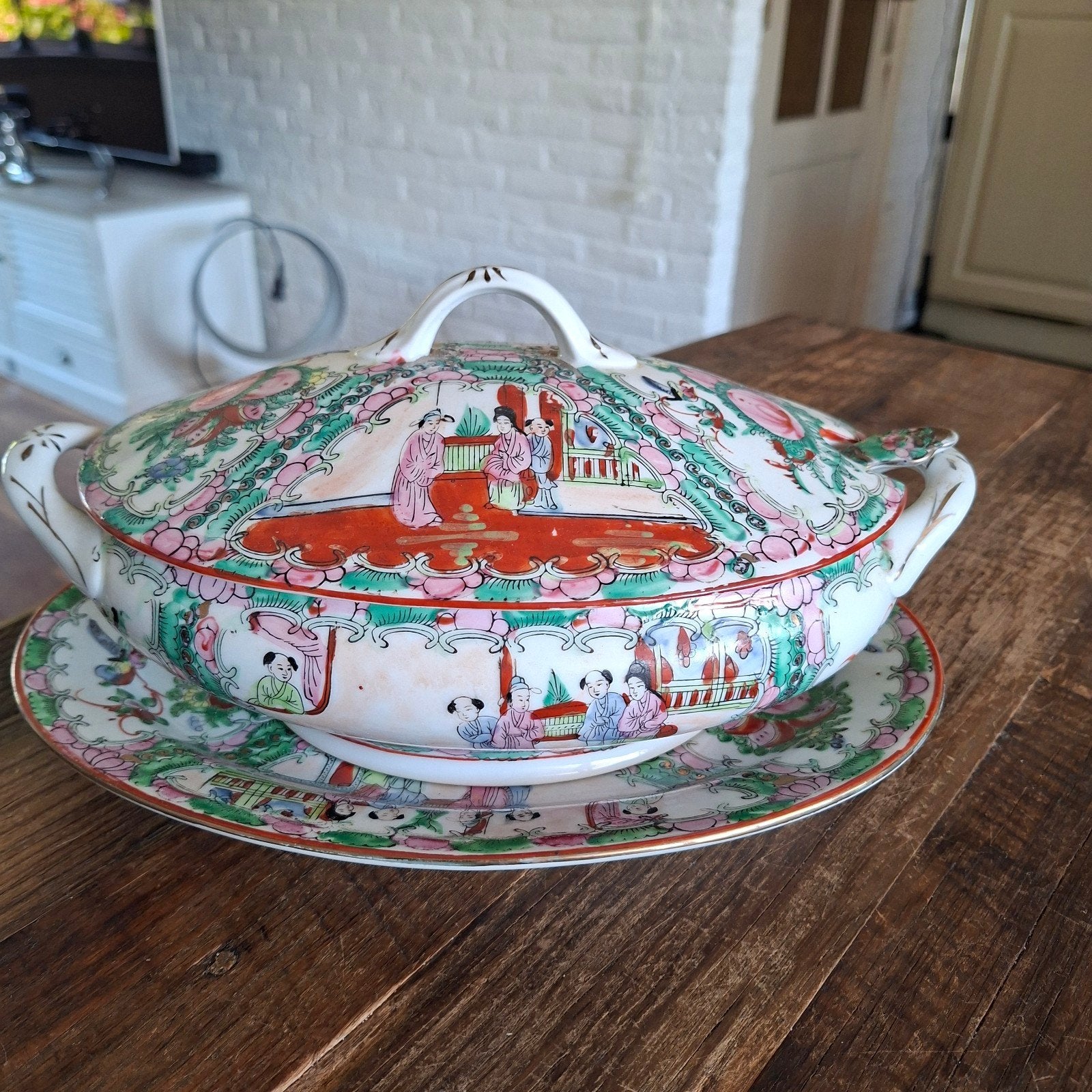 Soepterrine  Familie Rose met Geishas  erop met Onderbord, Ophalen of Verzenden