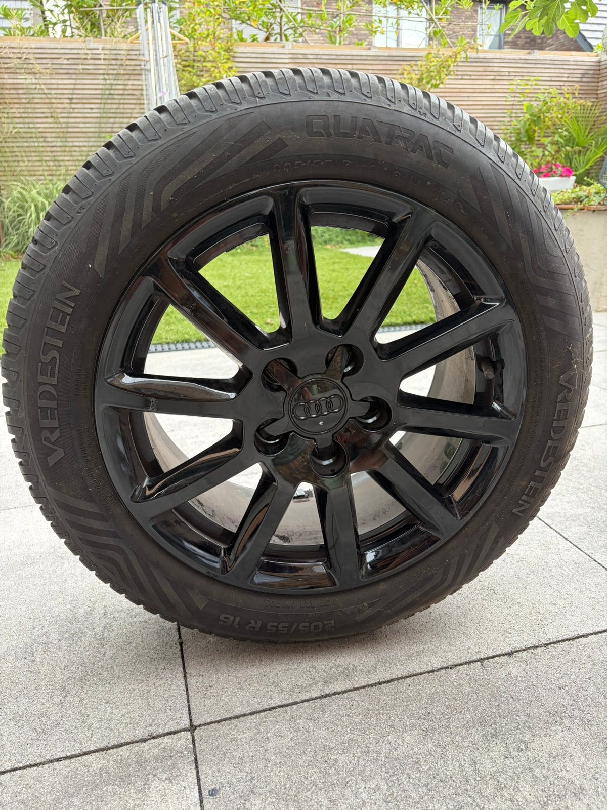4x zwarte Audi velgen incl all seasonbanden, Auto-onderdelen, Banden en Velgen, Ophalen, 16 inch, 205 mm, All Season