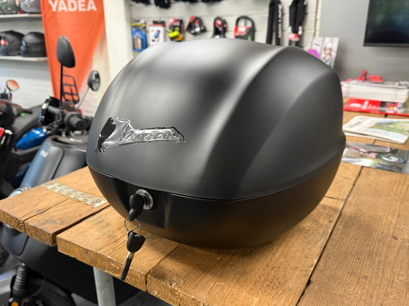 Nieuwe Topkoffer Mat zwart 99/C Vespa GTS Origineel, Ophalen, Nieuw