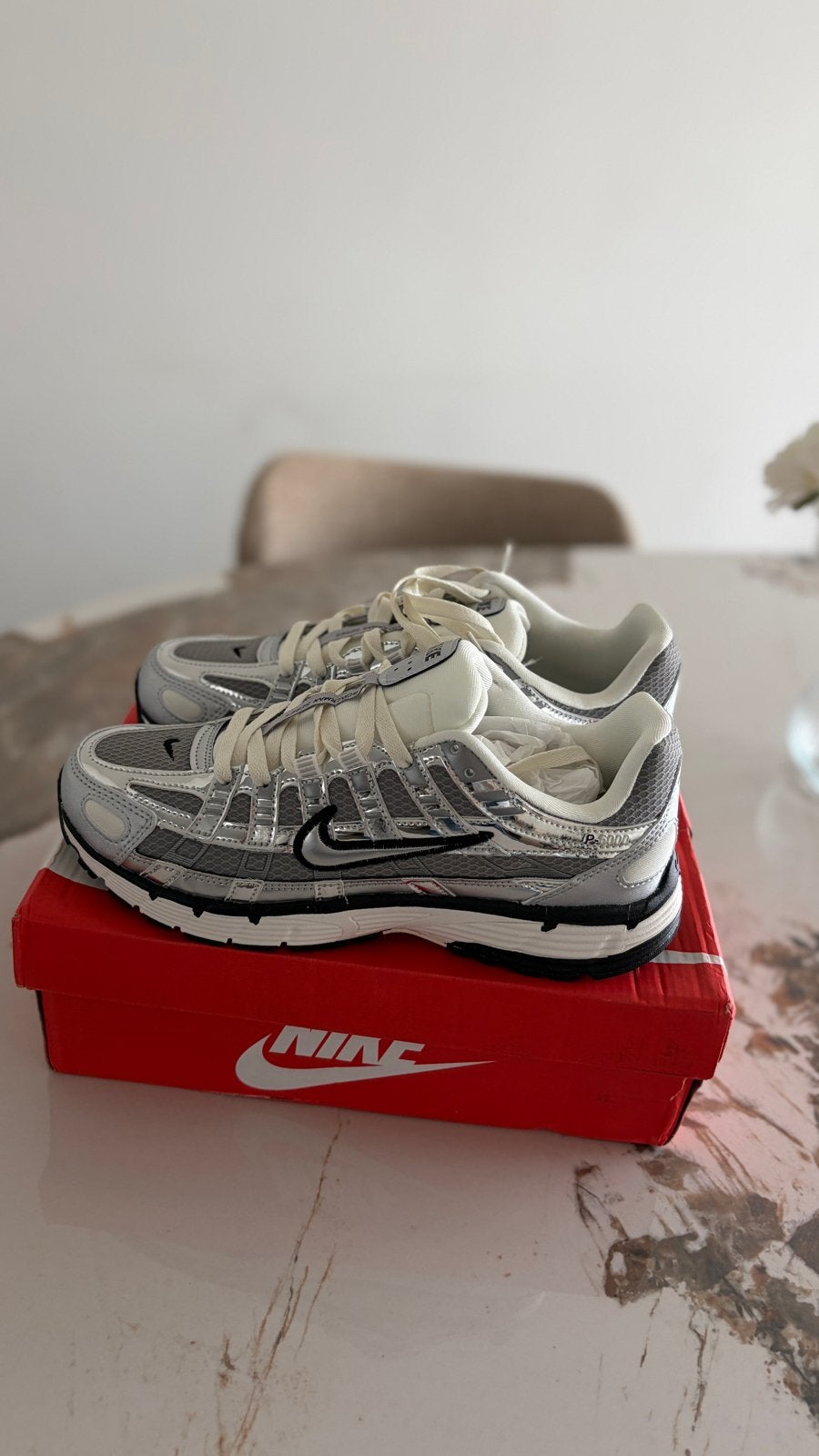 Nike P-6000 sneakers zilver/wit - NIEUW, Kleding | Heren, Schoenen, Wit, Nieuw, Ophalen of Verzenden, Sneakers of Gympen