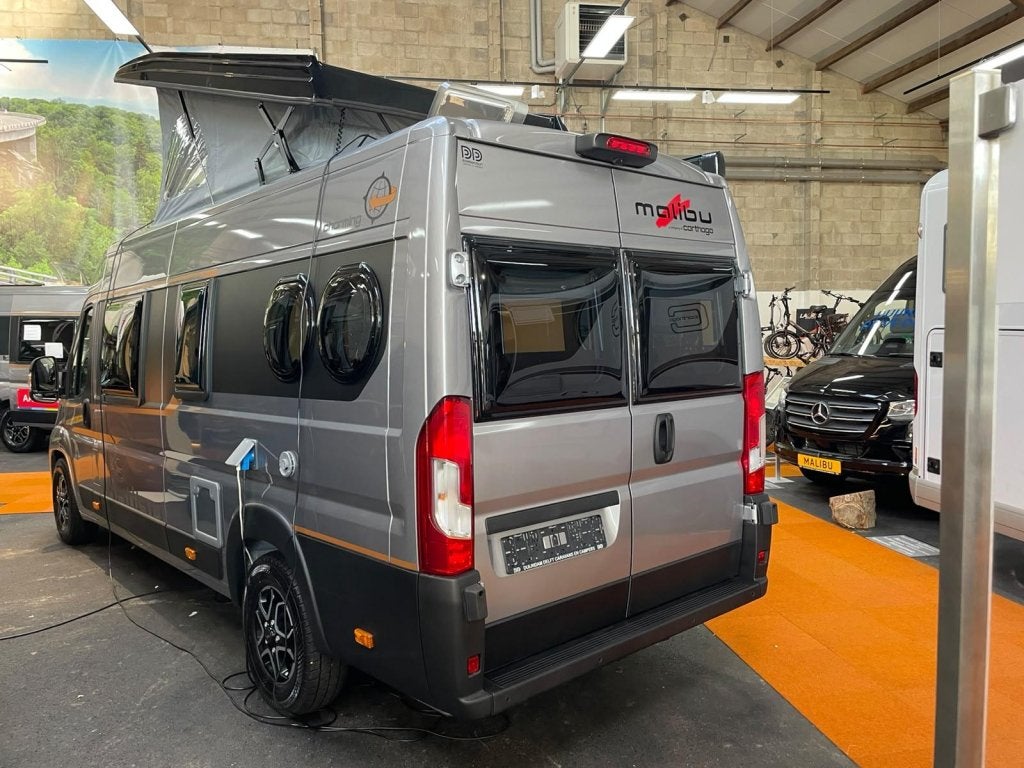 Malibu First Class Two Room 640 LERB met hefdak, Automaat, Buscamper of Camperbus, Ringverwarming, Malibu