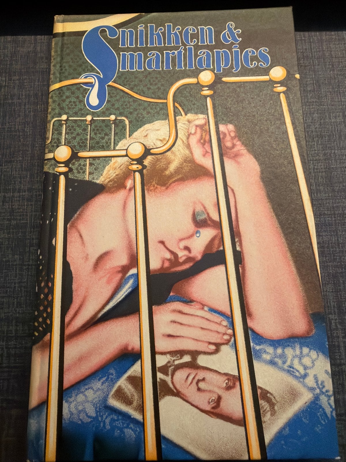 Boekenweekgeschenk 1976 - Snikken & smartlapjes - Luxe HC, Boeken, Ophalen of Verzenden, Zo goed als nieuw