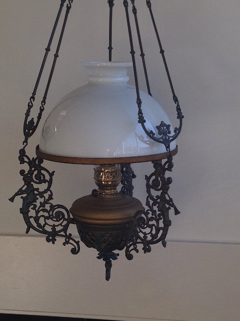 Antieke gietijzeren olielamp met wit glas, Ophalen, Gebruikt, Glas