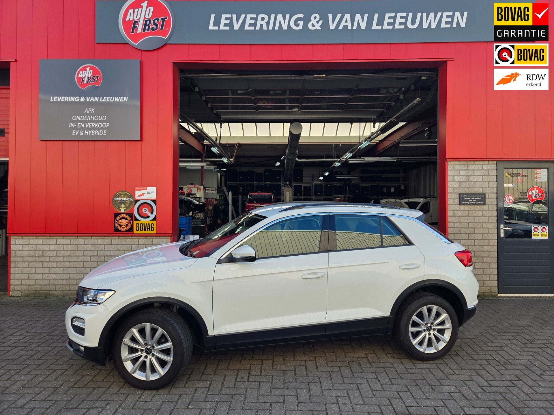 Volkswagen T-Roc 1.5 TSI Style Business Automaat/ Elektrisch, 12 maanden, Stof, 4 cilinders, Traction-control
