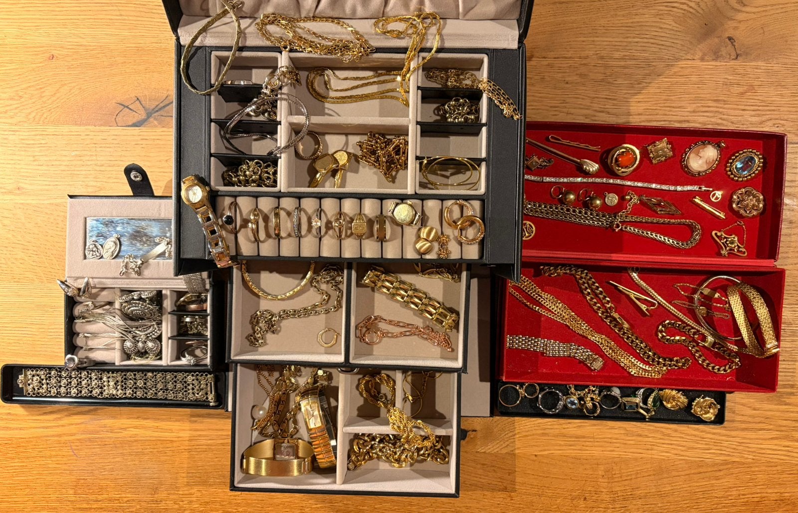 Diverse antieke sieraden, waaronder goud en zilver, Verzenden, Goud