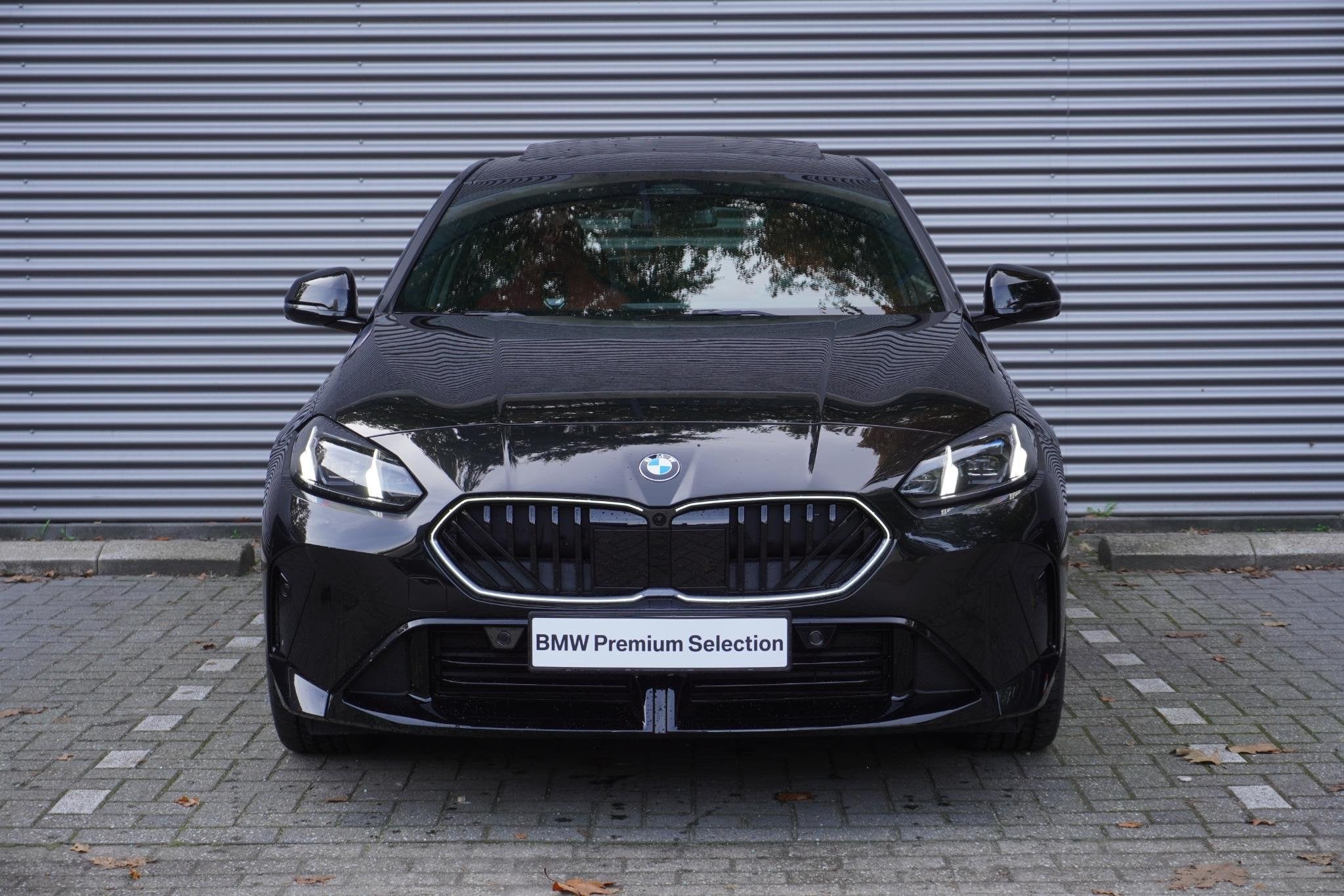 BMW 1 Serie 5-deurs 120 M Sportpakket Pro | Panoramadak elek, Stof, Euro 6, Met garantie (alle), Zwart
