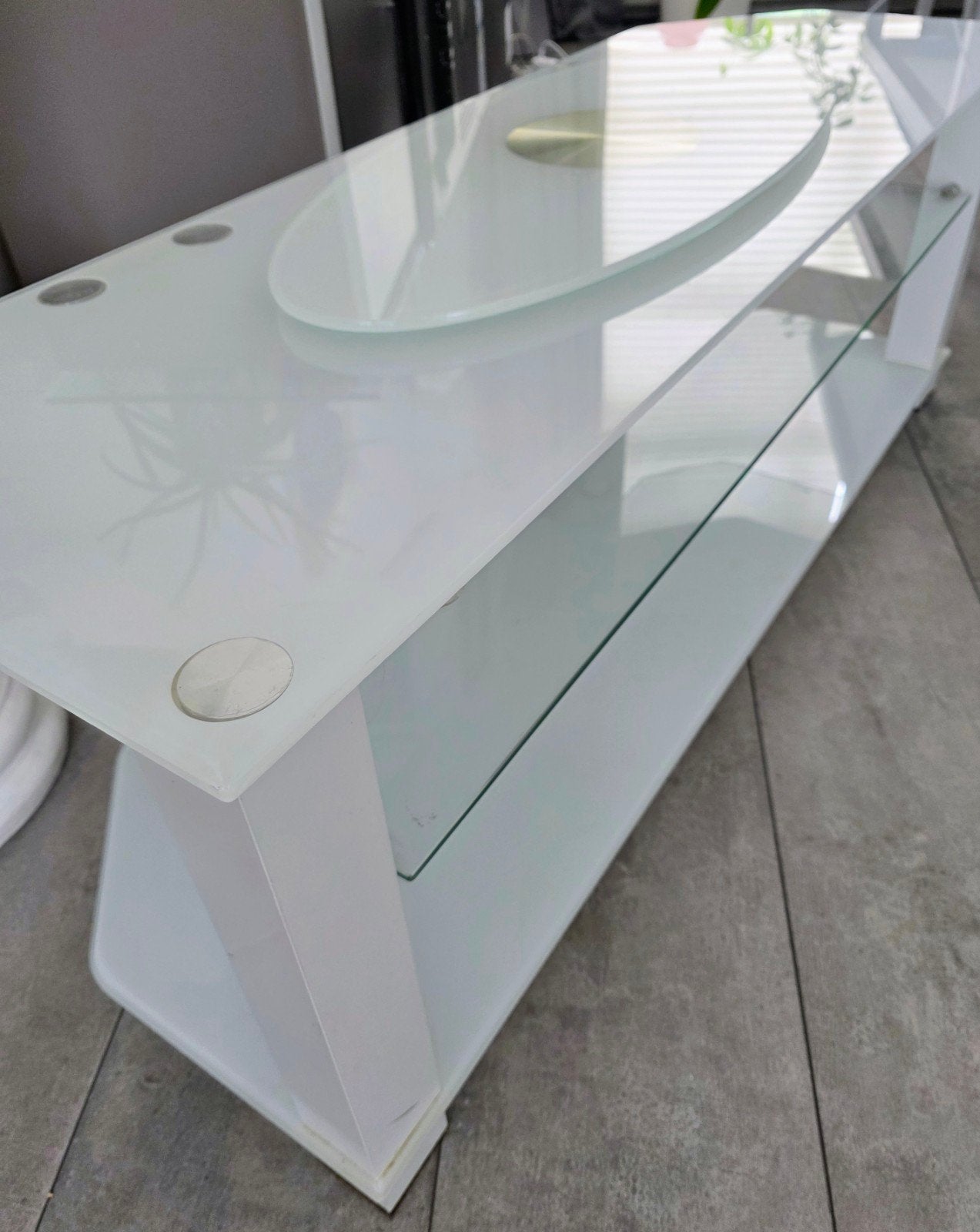 Glazen tv meubel, Ophalen