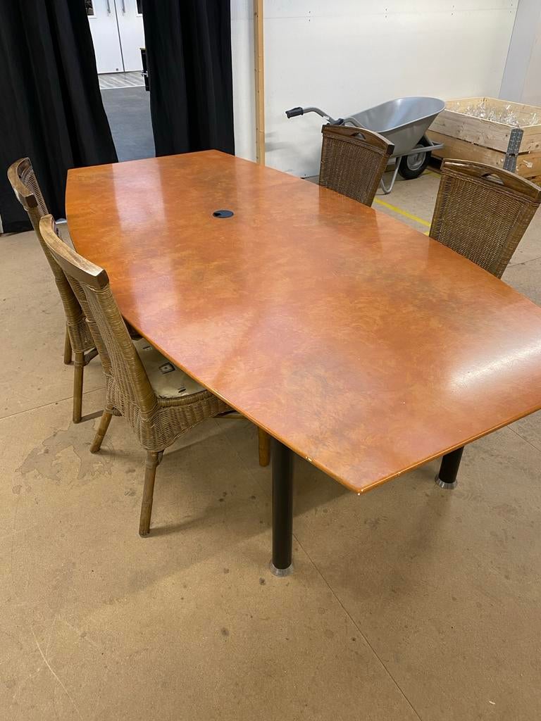 Gratiis Ovale vergadertafel, Ophalen, 100 tot 150 cm, Zo goed als nieuw, 150 tot 200 cm