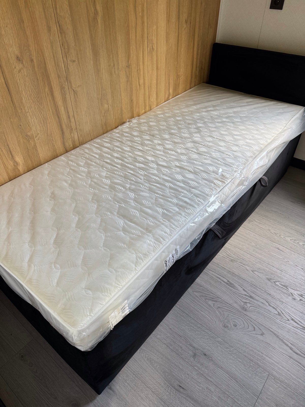 Eenpersoons bed met opbergruimte en nieuw matras, Ophalen, Eenpersoons, Zwart, Nieuw