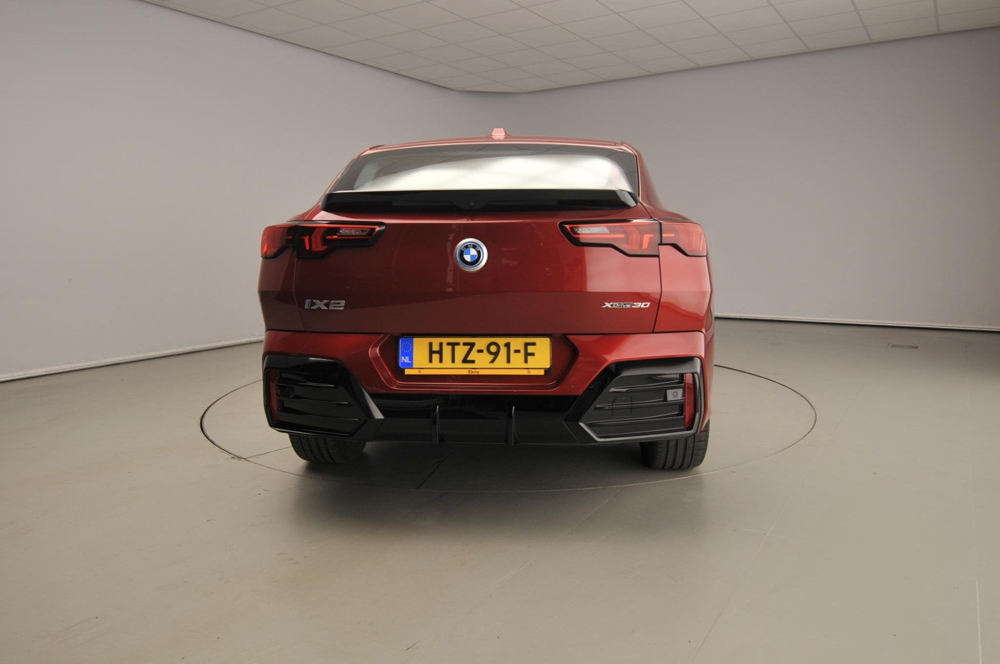 BMW iX2 xDrive30 | M-Sportpakket | LED | Leder | Navigatie |, Auto's, BMW, Automaat, Dealer onderhouden, 479 km, Met garantie (alle)