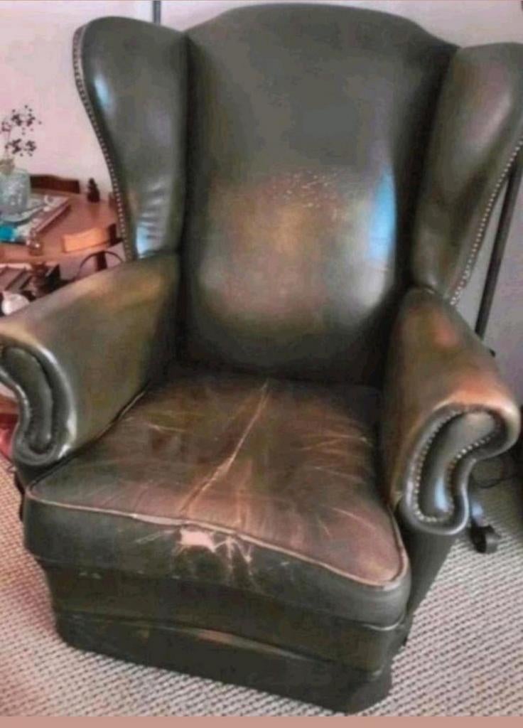 Olijfgroene rundlederen Engelse wingchair oorstoel, Huis en Inrichting, Fauteuils, Gebruikt, Leer, 50 tot 75 cm, Minder dan 75 cm