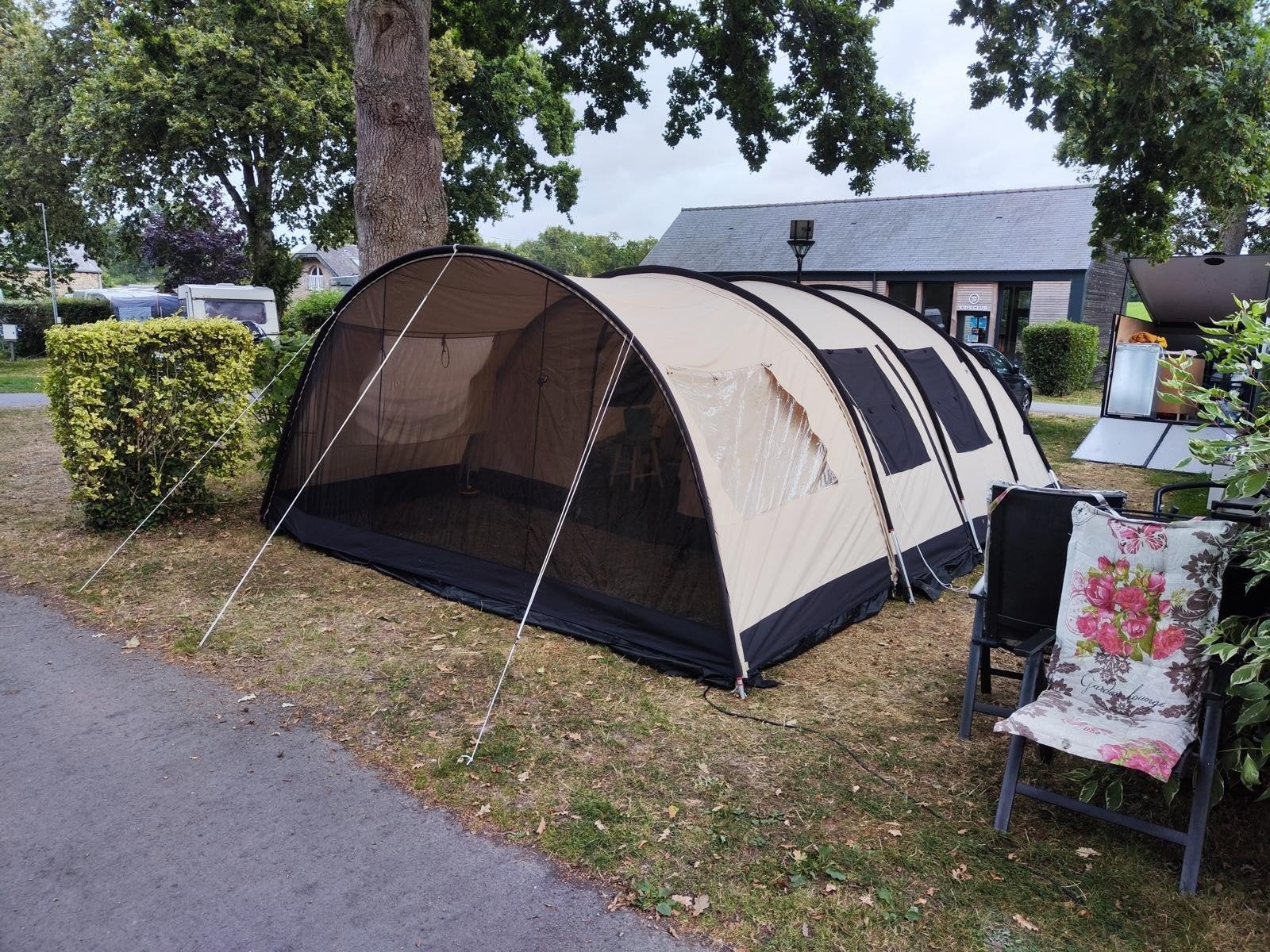 Ruime tunneltent voor kampeeravonturen, Caravans en Kamperen, Ophalen of Verzenden