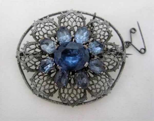 Antieke Tsjechische filigrain broche jeansblauw kristal, Ophalen, Overige materialen, Broche