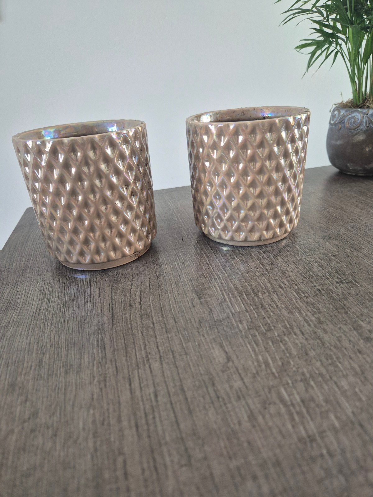 2 Bloempotten beige/taupe 11 cm hoog  diameter  11 cm, Rond, Binnen, Ophalen of Verzenden, Zo goed als nieuw