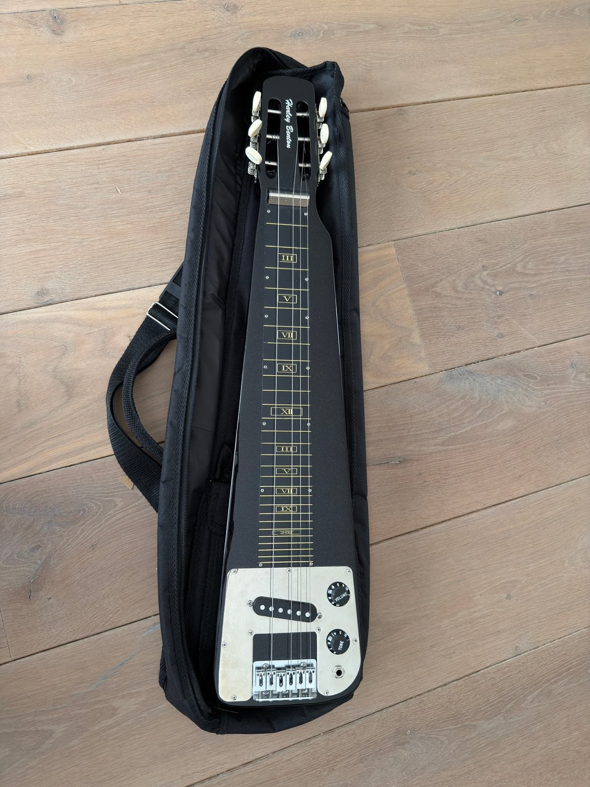 Harley Benton Slider II + Handtas, Ophalen of Verzenden, Zo goed als nieuw