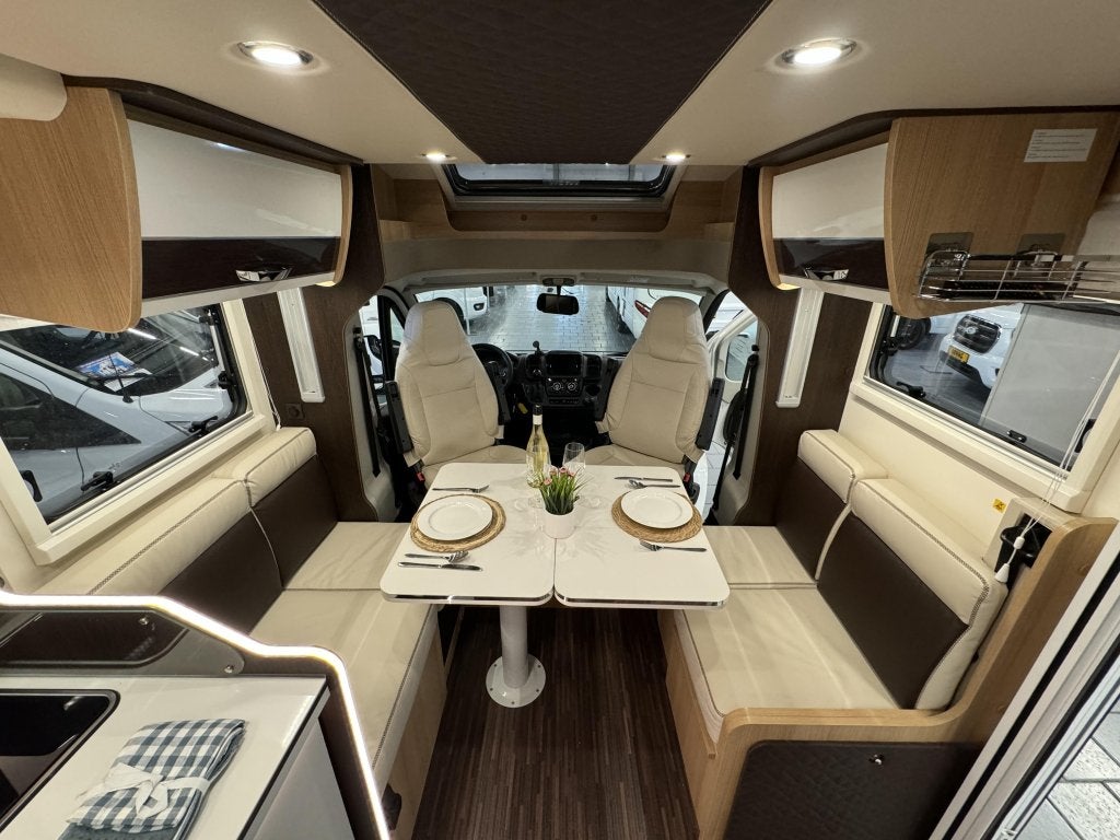 McLouis MC4 281 Levelsysteem Automaat 2022, Caravans en Kamperen, Campers, Koelkast, McLouis S.r.l., Ringverwarming, Bedrijf