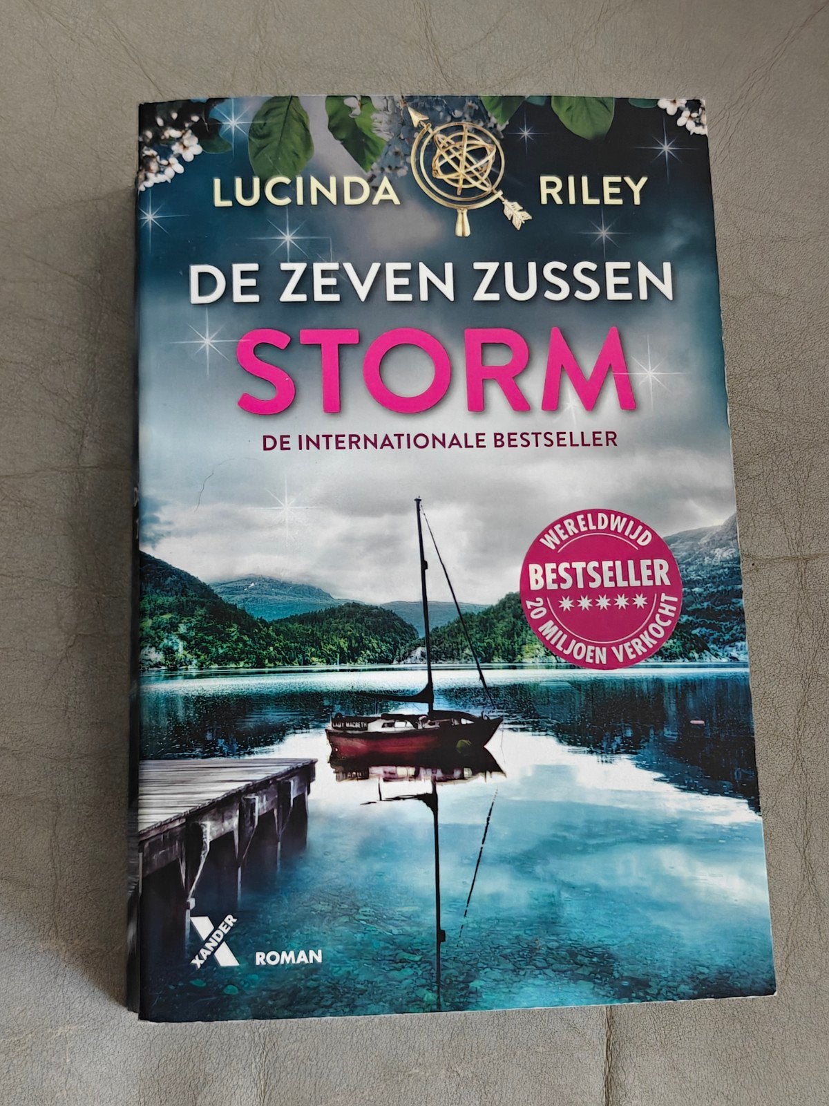 De zeven zussen - Storm - Lucinda Riley (zeven zussen deel2), Boeken, Ophalen of Verzenden, Gelezen, Lucinda Riley