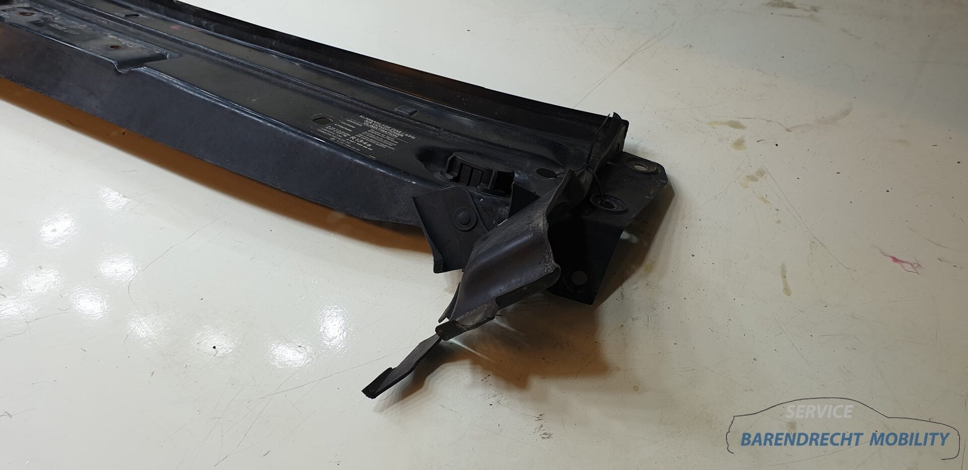 Slotplaat Mercedes W164 ML Klasse voorfront A1645001516 orig, Gebruikt, Mercedes-Benz AG, Voor, Mercedes-Benz