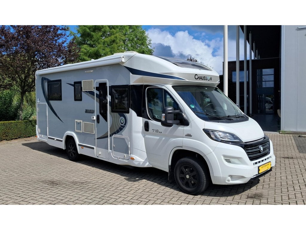 Chausson Titanium 718 XLB Queensbed / zonnepaneel / Airco 2x, Ringverwarming, Fiat, 6 tot 7 meter, L-zit