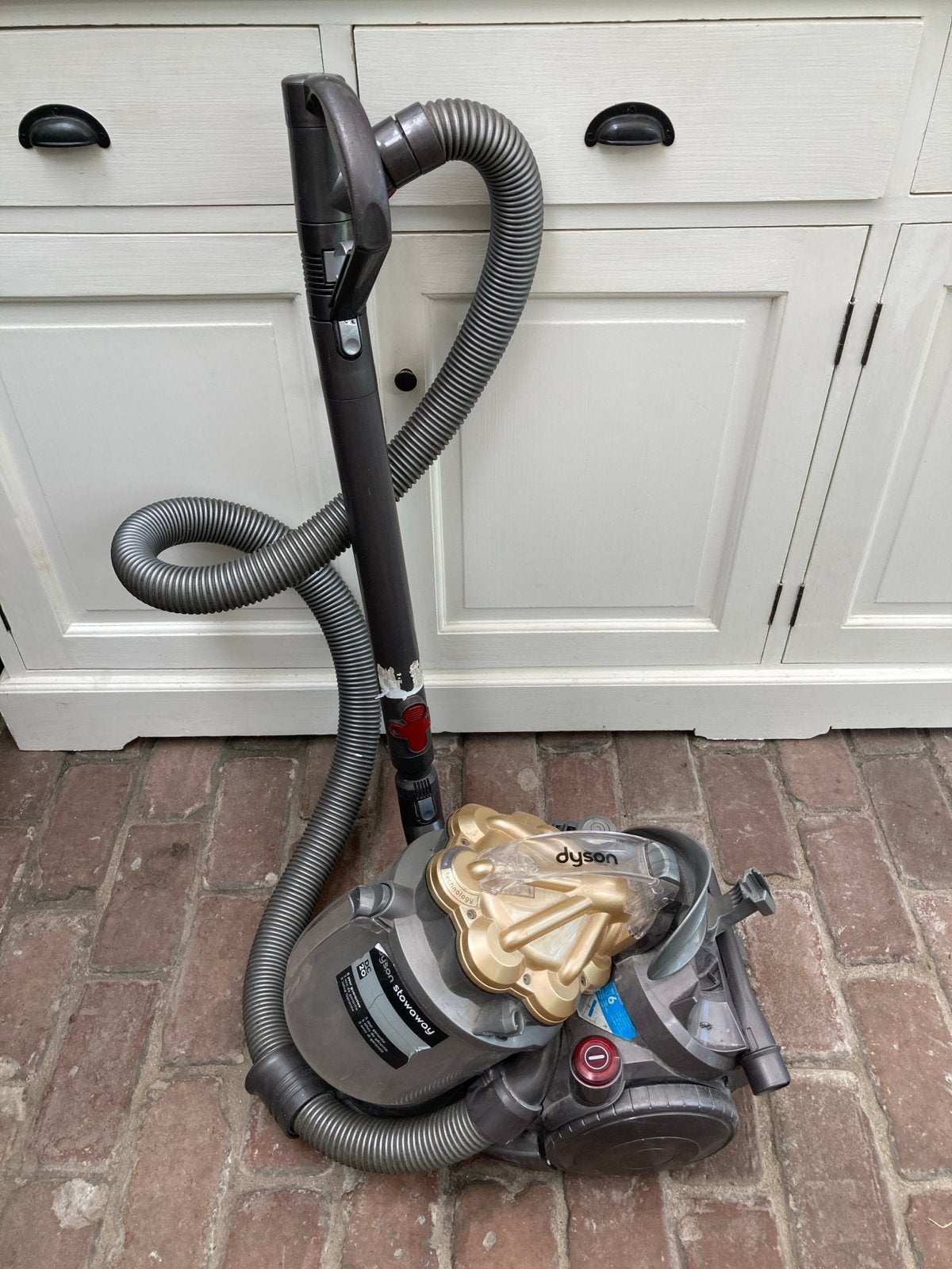 Werkende Dyson stofzuiger - Mist 2 accessoire borstels, Ophalen, Gebruikt, Dyson, Sledestofzuiger
