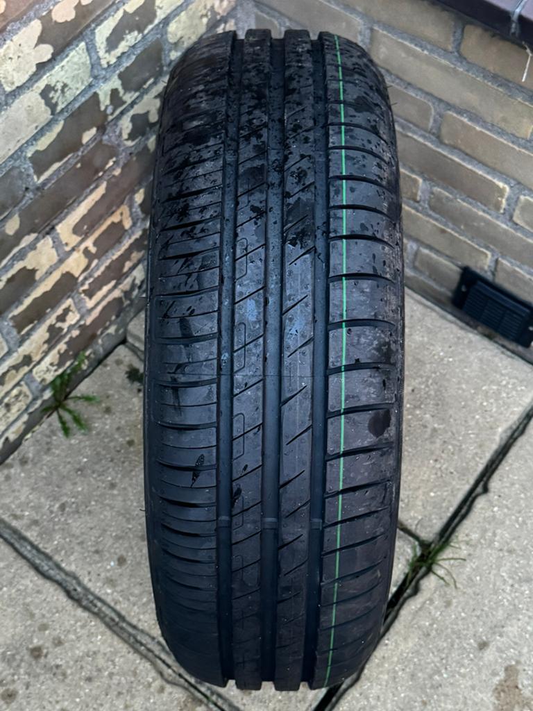 Te koop nieuwe band ik heb maar één van maat 185/65R15, Ophalen
