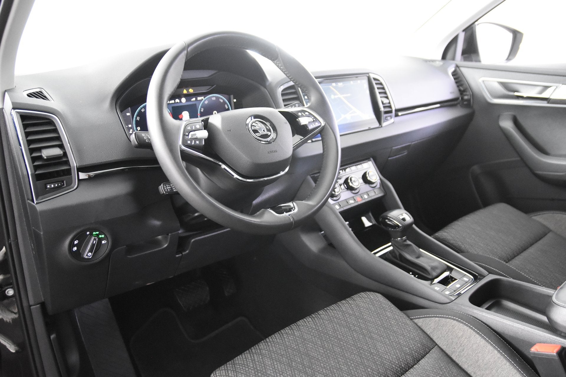 Skoda Karoq 1.5 TSI Selection *1ste Eigenaar*4x Stoelverwarm, Auto's, Dealer onderhouden, Stof, 4 cilinders, Karoq